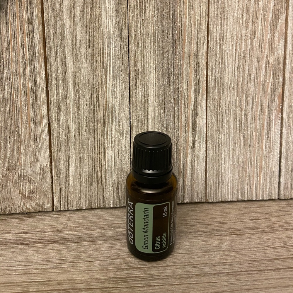 Green mandarin essential oil